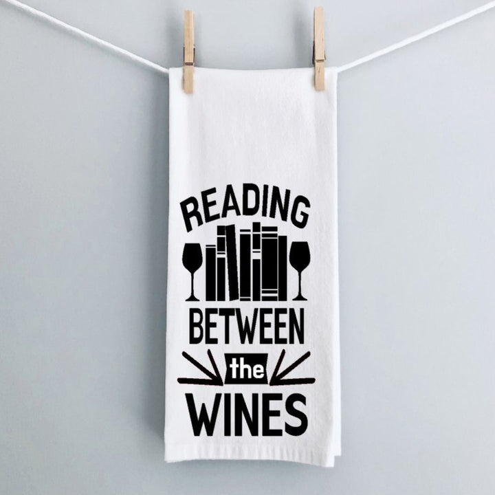 Reading between the wines - humorous tea, bar and kitchen towel LG