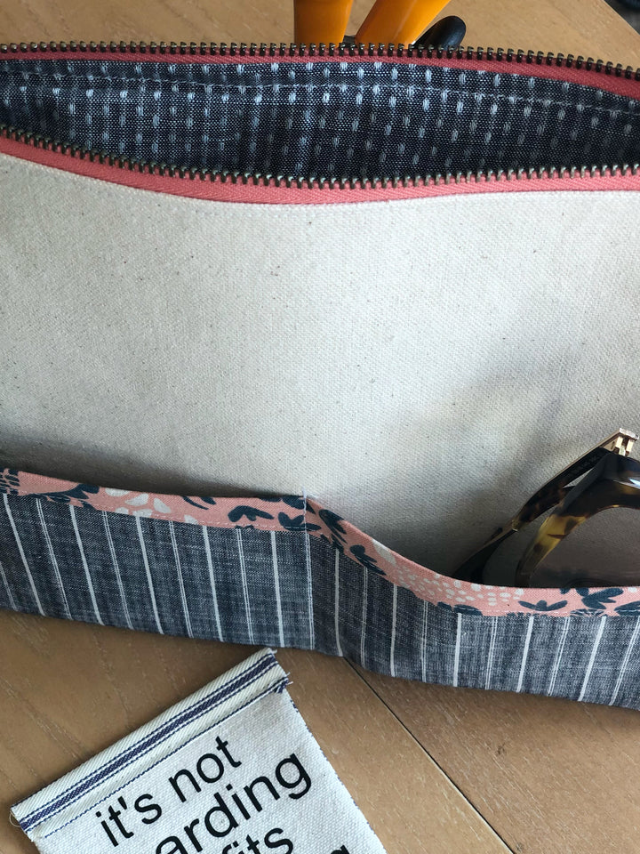 clever pockets - canvas zip bag